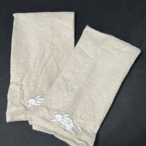 $5 CLEARANCE!!!!  Williams Sonoma Beige Bunny Linen Towels